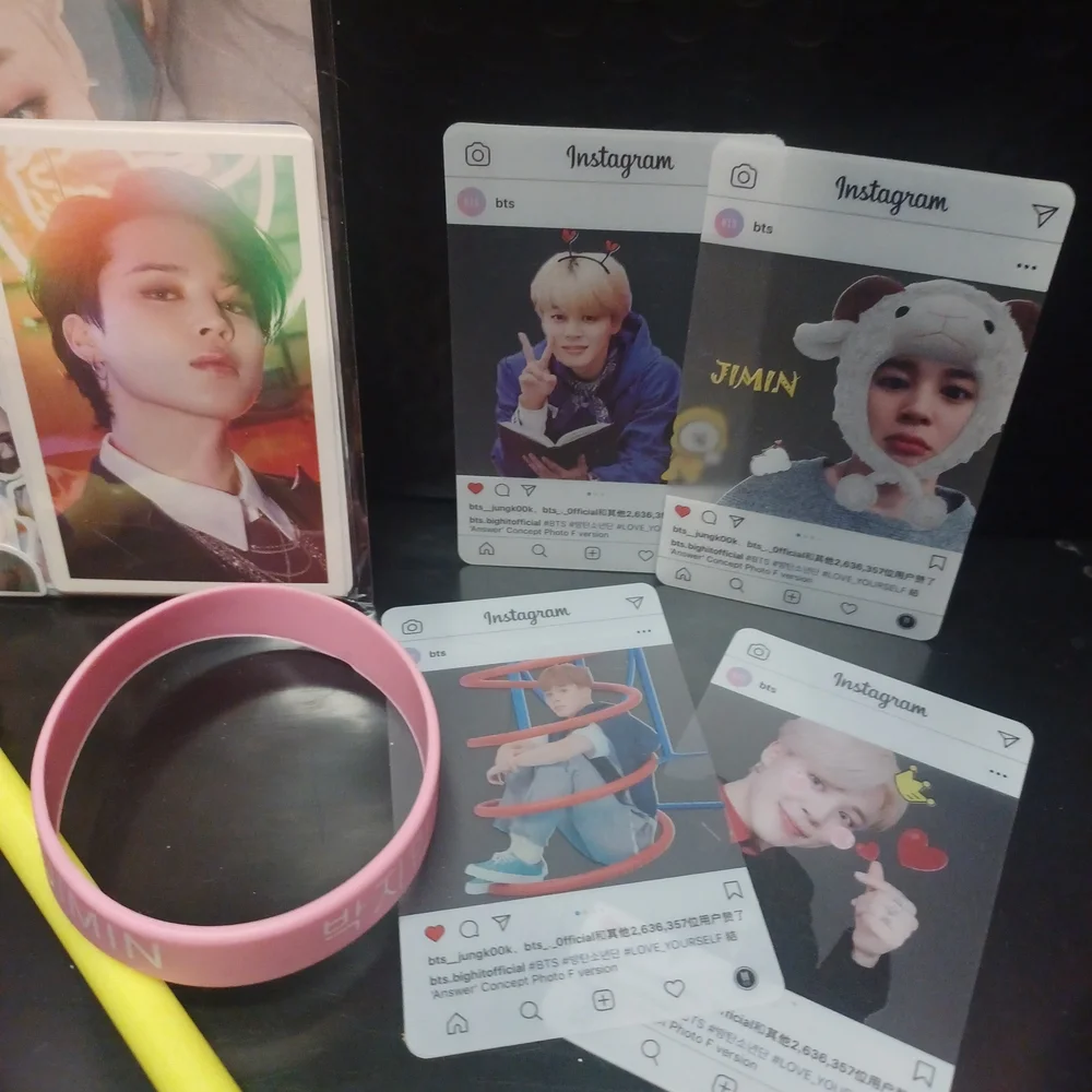 K-Pop Idol Photo Card and Accessories Set - Picture 3 of 3